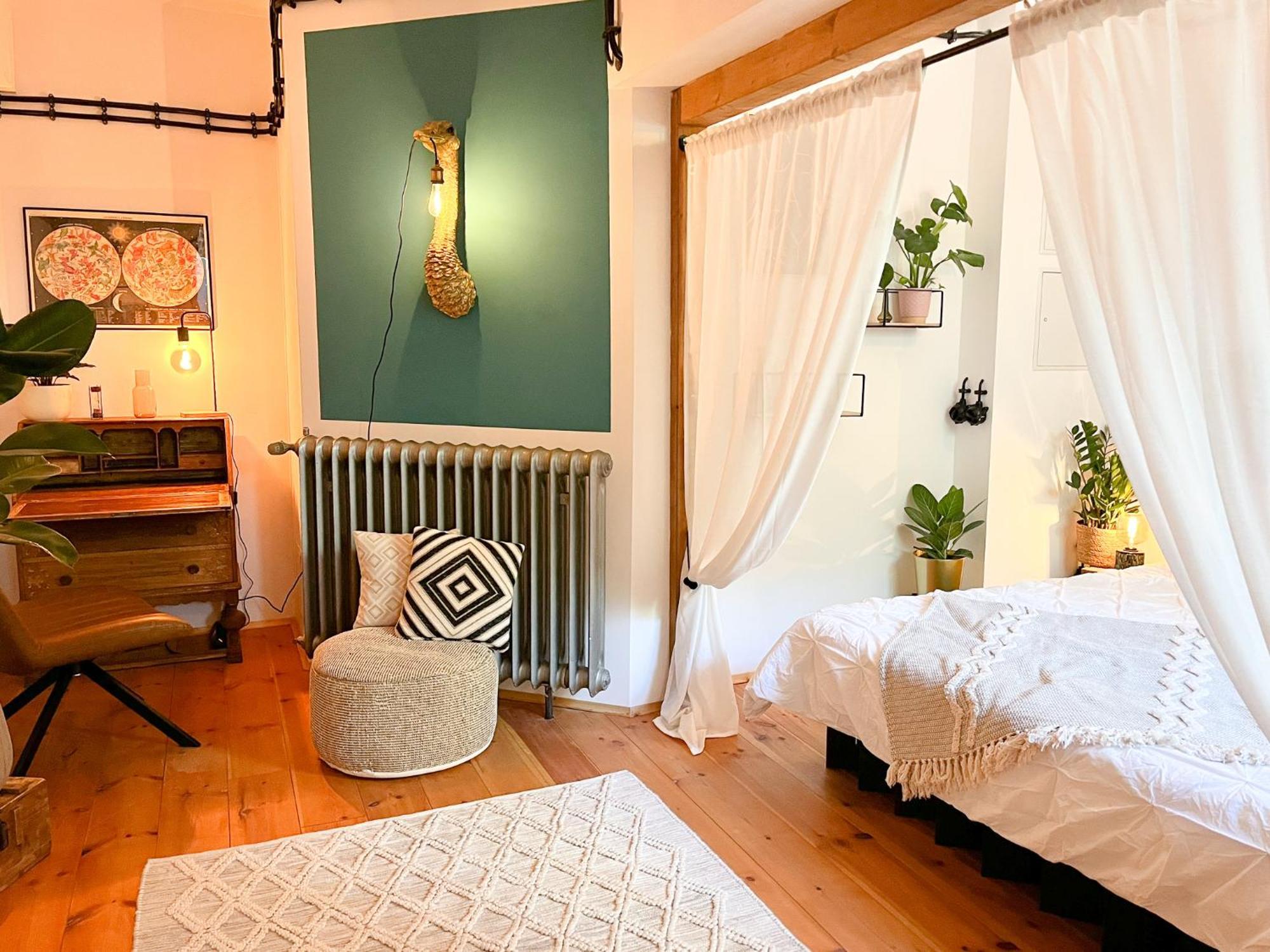 Cozy Art Experience: The Quiet & Relaxing Escape